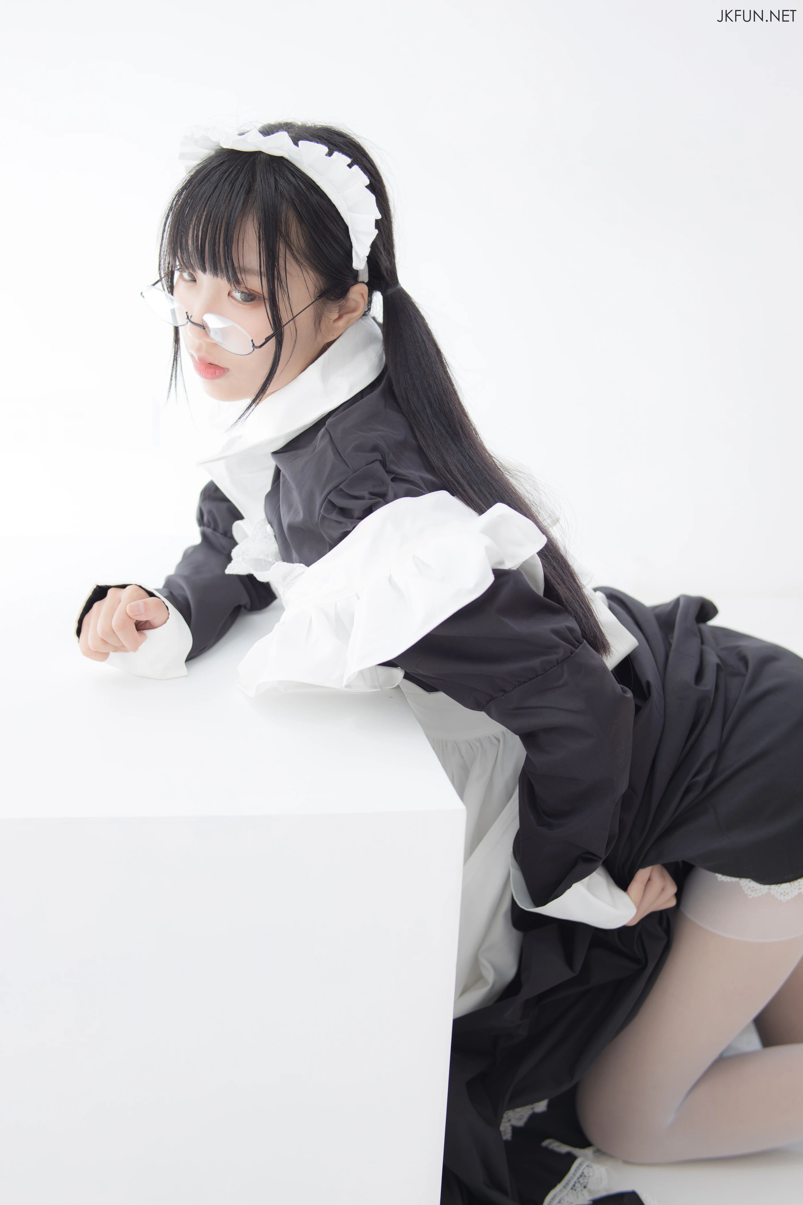 森萝财团 [JKFUN-017] 眼镜白丝女仆 [127P 1V]插图1